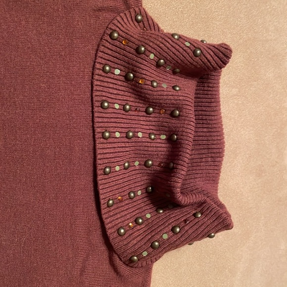 Boutique turtleneck lightweight sweater, barely worn but very comfortable - Picture 2 of 4